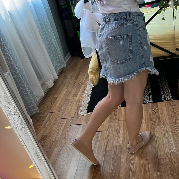 Garage Distressed Frayed Denim Zipper Skirt - Picture 5 of 10